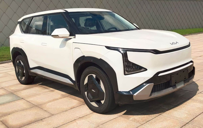 Το Kia EV5 πατάει πάνω στην πλατφόρμα e-GMP των EV6 και EV9. Για την Κίνα, ανακοινώνεται μια πρώτη έκδοση με κινητήρα 218 PS. Kia EV5