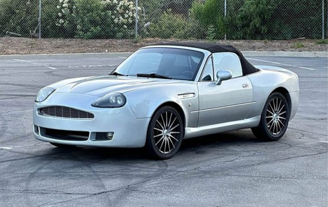 Mazda MX-5 conv Aston Martin Vanquish