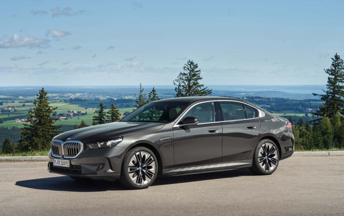 2023 bmw 530e and 550e Xdrive