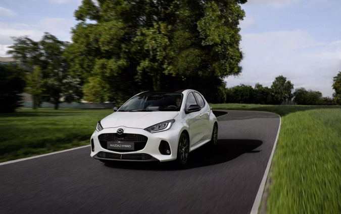 Το Mazda 2 Hybrid θα έρθει στην Ελλάδα, μάλλον μέσα στο 2024 με ένα νέο χρώμα, το Glass Blue Mazda 2 Hybrid
