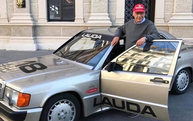 Moto Mercedes 190 E 2.3-16