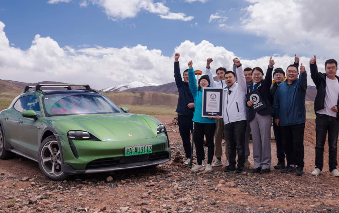 Ηλεκτρική Porsche σε βουνό πάει; Και βέβαια πάει!!  Η Porsche Taycan Cross Turismo ξεκίνησε 213 μέτρα κάτω από το επίπεδο της θάλασσας στην Κίνα και τελείωσε την ανάβασή της στην περιοχή του Θιβέτ.