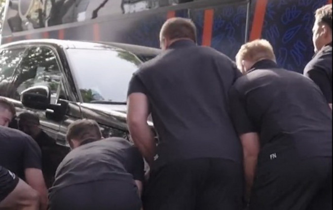 Θηρία! Τίποτα δεν μπορεί να αντισταθεί στους παίκτες ράγκμπι! All Blacks, εκτός από ράγκμπι «παίζουν» και LR Discovery