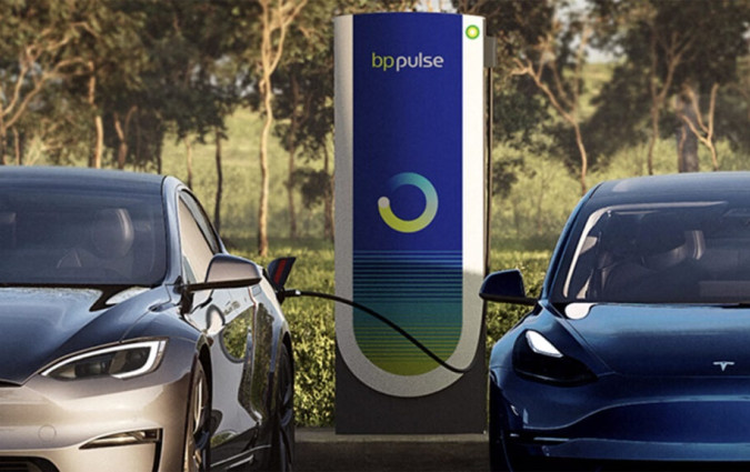 Ποιον να εμπιστευτεί η BP για να μετατρέψει τα βενζινάδικά της σε φορτιστάδικα; Μα βέβαια την Tesla, από την οποία θα αγοράσει ταχυφορτιστές αξίας 100 εκατομμυρίων δολαρίων. BP Pulse