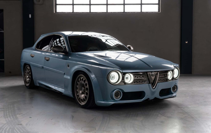 Ένα αριστούργημα ενσωματώνει τις κλασικές γραμμές της Giulia TI Super του 1963. Το αποτέλεσμα διχάζει, αν και κανείς δεν αμφιβάλλει για το οδηγικό ταμπεραμέντο της κατασκευής. ErreErre Fuoriserie Alfa Romeo Giulia