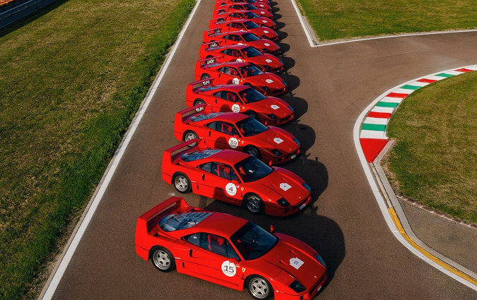 Αν το να δεις μια Ferrari F40 είναι το γεγονός της εβδομάδας, φαντάσου 40 μαζεμένες! Ferrari F40
