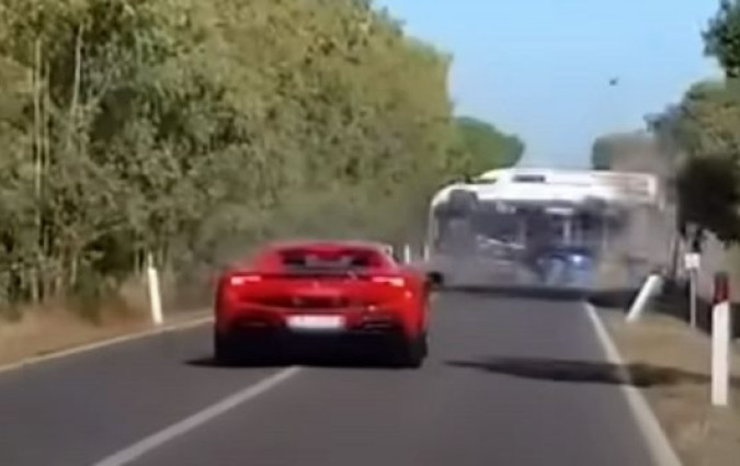 Το ζευγάρι Ελβετών που επέβαινε στη Ferrari δυστυχώς ανασύρθηκε νεκρό Ferrari & Lamborghini Car Accident