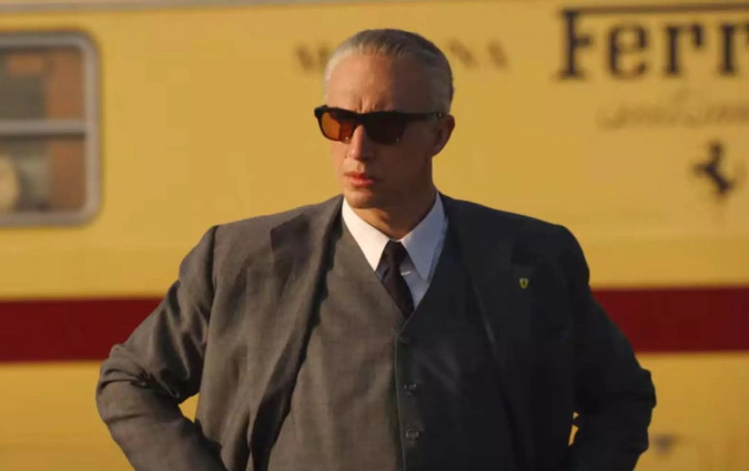 Η πρεμιέρα της ταινίας «Ferrari» είναι δρομολογημένη για τις εορτές των Χριστουγέννων, αποτελώντας ένα πραγματικά όμορφο δώρο Ferrari movie trailer