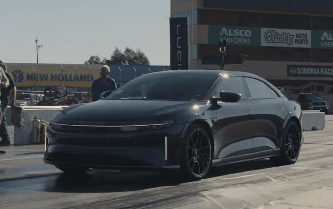 Το Lucid Air Sapphire σπάει τα 9" στο 1/4 του μιλίου και σπάει το ρεκόρ του άσπονδου Tesla Model S Plaid. Lucid Air Sapphire