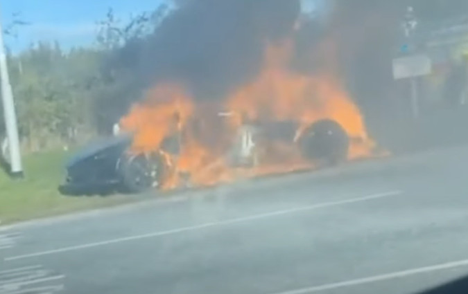 Κι όμως, η πυρκαγία πιθανότατα δεν οφείλεται στην μπαταρία του υβριδικού συστήματος της McLaren Artura, αλλά σε κάποιες... βίδες! Κι όμως, η πυρκαγία πιθανότατα δεν οφείλεται στην μπαταρία του υβριδικού συστήματος της McLaren Artura, αλλά σε κάποιες... βίδες!