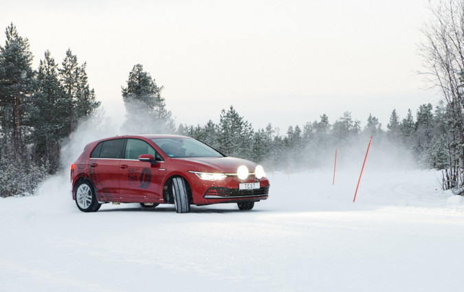 Τα λάστιχα δοκιμάστηκαν από το TCS σε στεγνές, βρεγμένες και παγωμένες επιφάνειες με 19 κριτήρια. χειμερινά λάστιχα