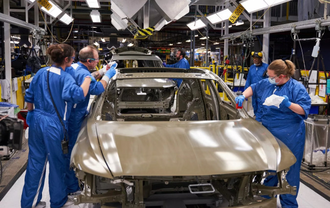 Κι ενώ το UAW έχει έρθει σε μία πρώτη συμφωνία με τον Όμιλο Stellantis και την Ford για την λήξη της απεργίας μένει να δούμε τι θα συμβεί με την GM, με την οποία δεν υπάρχει προς ώρας σημείο σύγκλησης