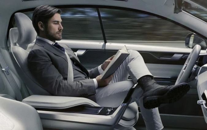 Στο εξής τα συμβάντα που σχετίζονται με την αυτόνομη οδήγηση στο Ηνωμένο Βασίλειο θα βαραίνουν τις εταιρείες Mercedes-Drive-Pilot