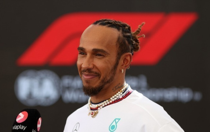 Όπως ήταν αναμενώμενο, ο Lewis Hamilton διέψευσε τις χθεσινές δηλώσεις του Christian Horner, παρουσιάζοντας τη δική του εκδοχή για το πολυσυζητημένο φλερτ με την Red Bull Lewis Hamilton