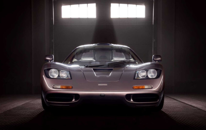 Με τα χρήματα ενός παρμπρίζ σε McLaren F1, αγοράζεις καινούργιο Tesla και σου μένουν και ρέστα. McLaren F1