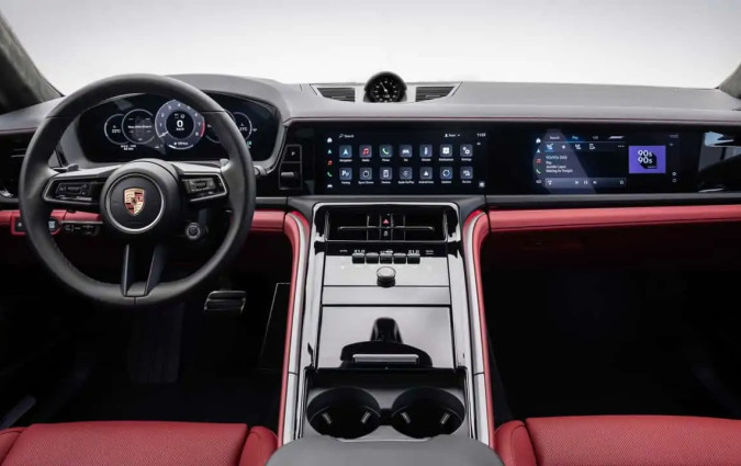Η επίσημη παρουσίαση για την Porsche Panamera τρίτης γενιάς έχει προγραμματιστεί για τις 24 Νοεμβρίου, στο Icons of Porsche Festival στο Ντουμπάι Porsche Panamera Interior