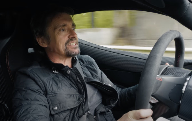 Πριν έξι χρόνια, ο Richard Hammond κατέστρεψε ένα Rimac. Και το γόνατό του. Τώρα επιστρέφει για να οδηγήσει το Nevera, το αυτοκίνητο των ρεκόρ. Richard Hammond - Rimac Nevera
