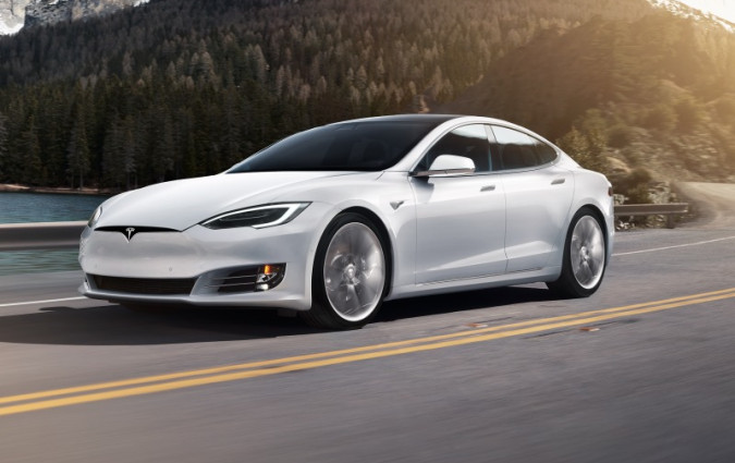 Αυτή τη στιγμή, κυκλοφορούν στην Ουκρανία 64.312 EV, με τους δημόσιους φορτιστές να ανέρχονται σε 11.000 Tesla Model S