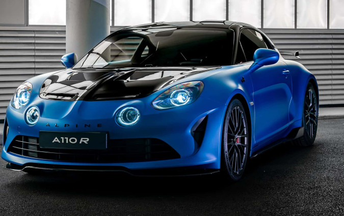 Χωρίς τις κάρμπον ζάντες, η A110 R Turini είναι λίγο πιο φθηνή αλλά και πάλι σε εξαψήφια νούμερα. A110 R Turini