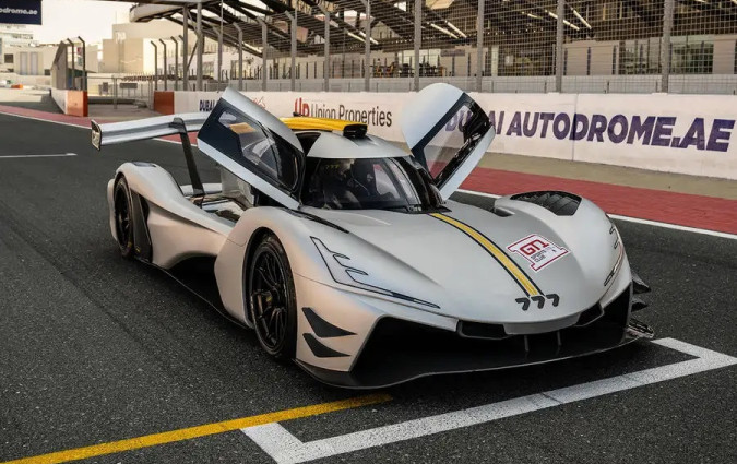 Το 777 Hypercar συνδυάζει 800 PS σε 900 kg, με μια εξωφρενική τιμή. Είναι το ακριβότερο παιχνίδι για την πίστα 777 Hypercar