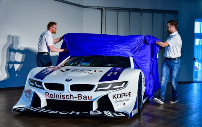 Ένα μοτέρ από BMW HP4 Race, 220 ατμοσφαιρικά PS επί τέσσερα για 1.000 kg. Ναι, έτσι έπρεπε να είναι η BMW i8. BMW i8