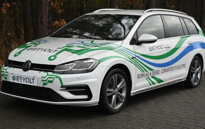 Το παλιό θερμικό γίνεται ηλεκτρικό μέσα σε μόλις οκτώ ώρες. Ωστόσο, παραμένουν κάποια ερωτήματα. e-Revolt