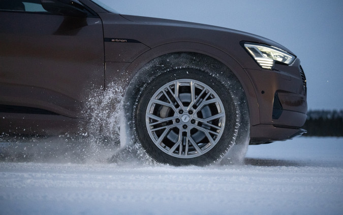 Οι ιδιοκτήτες των BMW iX3 και i4 και Volkswagen ID.4 και ID.5 θα επηρεαστούν ιδιαίτερα από την έλλειψη σε χειμωνιάτικα λάστιχα. χειμωνιάτικα λάστιχα