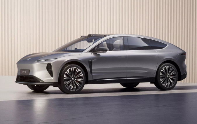 Maybach, BMW Σειρά 7, Audi A8, Tesla Model S, ποιος είπε ότι οι Κινέζοι φοβούνται τον ανταγωνισμό; Nio ET9