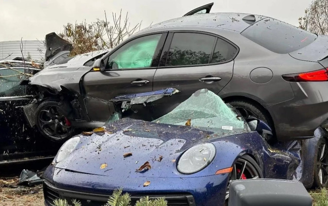 Η Alfa Romeo βρισκόταν στο συνεργείο για μικροεπισκευές, όταν ένας τεχνικός την τράκαρε και προκάλεσε ζημιές σε άλλα τρία οχήματα. Giulia Quadrifoglio