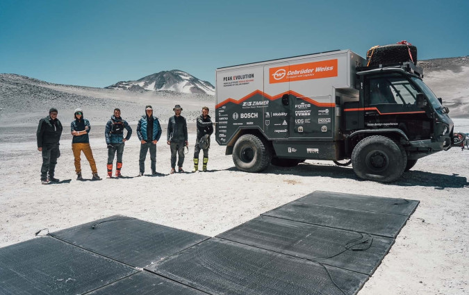 Ηλεκτρικό φορτηγό κατακτά το ψηλότερο ενεργό ηφαίστειο του κόσμου φορτίζοντας αποκλειστικά από τον Ήλιο. Ηλιακό αυτοκίνητο