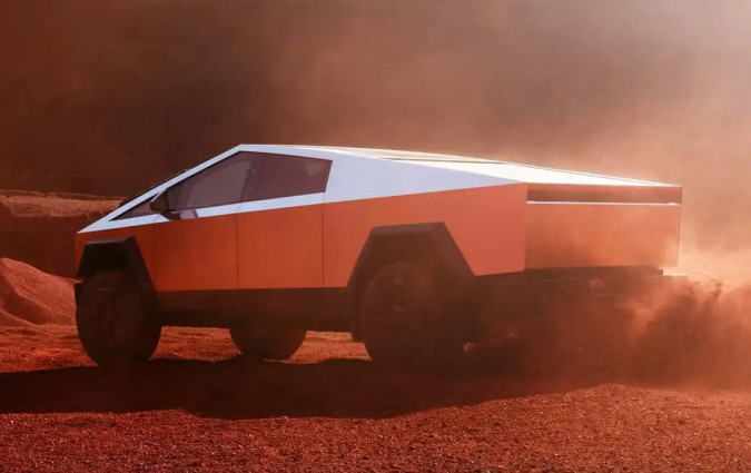 Η εισαγωγική έκδοση του Tesla Cybertruck κοστίζει 60.000 δολάρια, τιμή σημαντικά αυξημένη σε σχέση με τα 40.000 δολάρια που υποστήριζε η εταιρεία ότι θα κοστίζει, όταν το πρωτοπαρουσίασε το 2019 Tesla Cybertruck