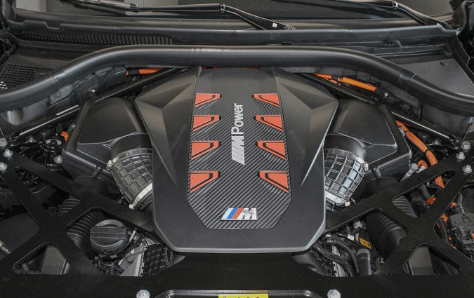 Η BMW μπορεί να μην υποκλίνεται αναφανδόν στην ηλεκτροκίνηση, αλλά παραδέχεται ότι οι ημέρες των ΜΕΚ είναι μετρημένες από εδώ και πέρα. BMW