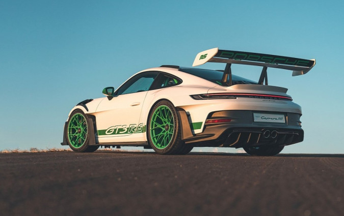 Τι μπορείς να κάνεις για να βελτιώσεις μια 911 GT3 RS; Να αντικαταστήσεις όλα τα πλαστικά πάνελ με κάρμπον, προτείνει η 1016 Industries. Porsche 911 GT3 RS