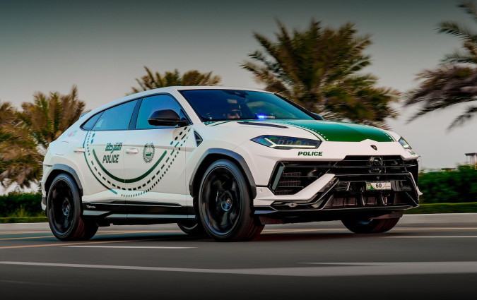 Περισσότερο μέσο επίδειξης και λιγότερο περιπολικό καταδίωξης, η Lamborghini Urus Performante είναι πανέμορφη και σε περιπολικό. Lamborghini Urus Performante