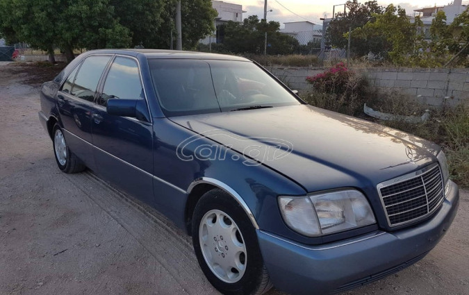 Με βαρύ βιογραφικό και πλούσια ιστορία, αυτή η S-Class κλείνει το μάτι σε όποιον ξέρει να εκτιμά το ιδιαίτερο. Mercedes-Benz S320