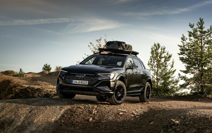 Η τιμή του Audi Q8 e-tron edition Dakar ξεκινά στη Γερμανία από τις περίπου 120.000 ευρώ. Audi Q8 e-tron Dakar Edition