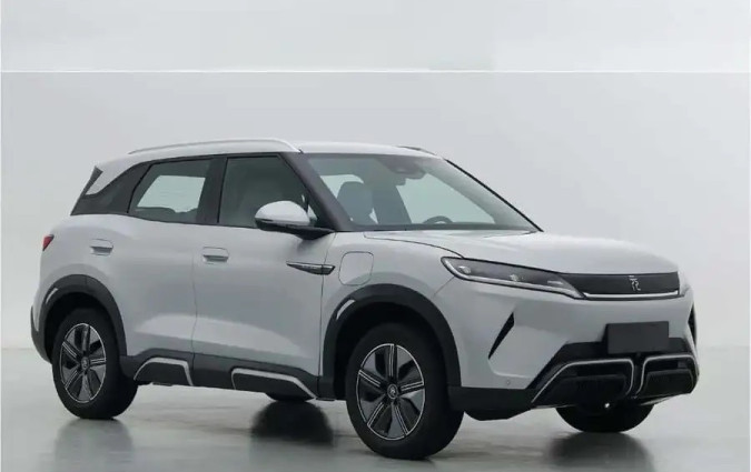 Το νέο BYD Atto2 θα δίνει τη δυνατότητα για την επιλογή ανάμεσα σε δύο μεγέθη μπαταριών: 32 kWh στο βασικό επίπεδο και 45,1 kWh στην κορυφή της γκάμας BYD Atto2