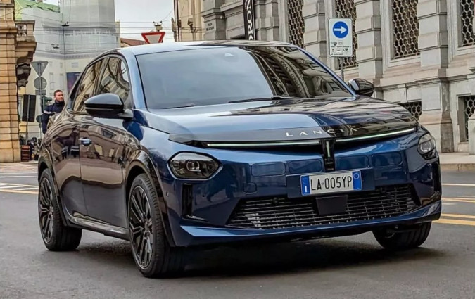 Βλέπουμε για πρώτη φορά την ολοκαίνουργια Lancia Ypsilon χωρίς το παραμικρό καμουφλάζ. Lancia Ypsilon