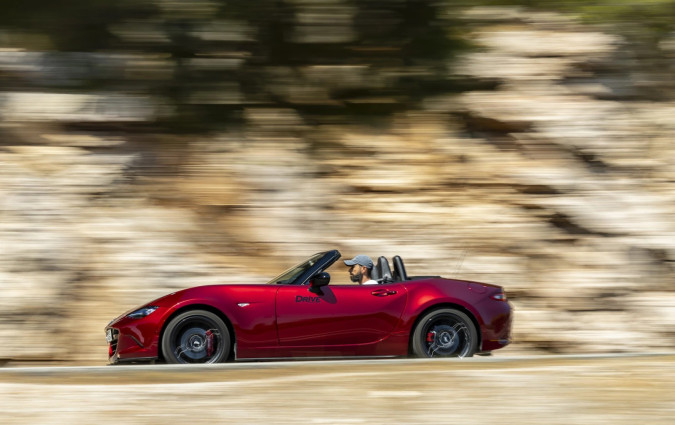 Ψηλά κι άχαρα SUV; Ζήτω οι πωλήσεις του Miata! Mazda MX-5