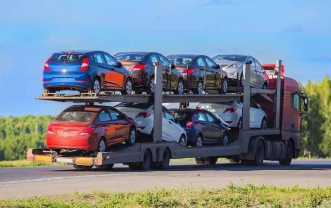 Πάνω από 1.100 οχήματα έχει στείλει μέχρις στιγμής η Λετονία στους Ουκρανούς. Ουκρανία