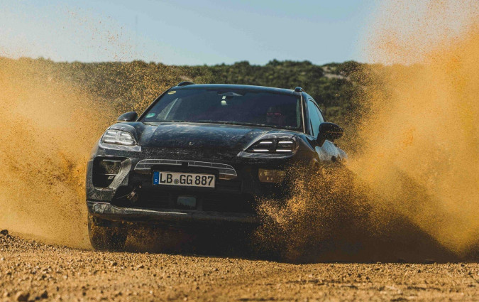 Η ηλεκτρική Porsche Macan υπόσχεται αυτονομία 500 km, παραμένοντας πιστή στην σπορ φιλοσοφία που χαρακτηρίζει την μάρκα Porsche Macan
