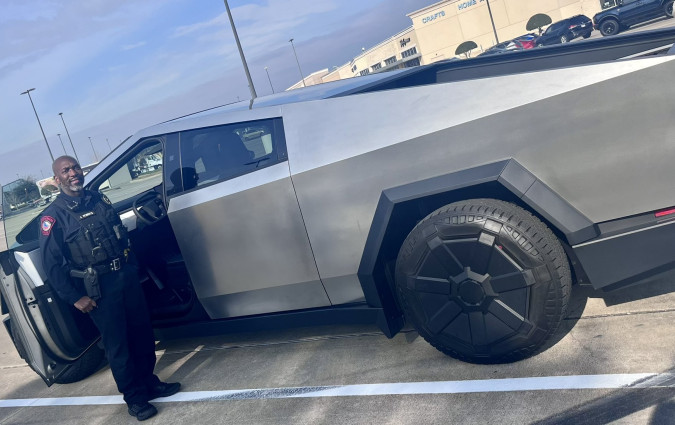 Πώς θα σας φαινόταν ένα περιπολικό Tesla Cybertruck; Tesla Cybertruck