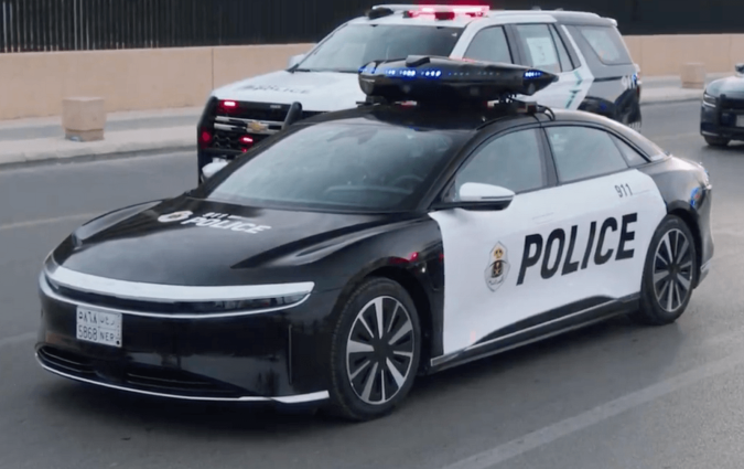 Οι Άραβες θέλουν να αγκαλιάσουν την ηλεκτροκίνηση και τη Lucid. Τι πιο λογικό από μερικά Lucid Air περιπολικά; Lucid Air