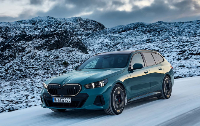 Διακριτική εμφάνιση, υψηλή τεχνολογία και καταιγιστικές επιδόσεις για την ηλεκτρική BMW i5 Touring. BMW i5 Touring