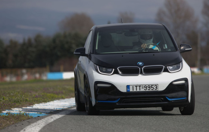 Η BMW i3 είναι μια εξαιρετική περίπτωση για ηλεκτρικό για αστική χρήση. Τι γίνεται όμως με την μπαταρία; BMW i3