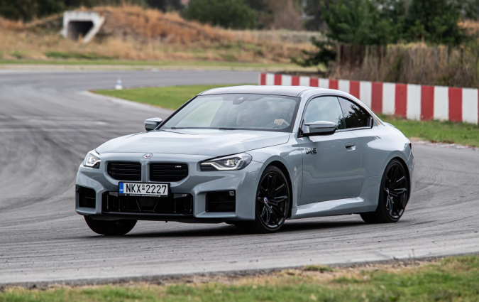 Στην BMW λένε ότι η χαμηλή ζήτηση των πελατών για το χειροκίνητο κιβώτιο δεν δικαιολογεί το σχετικό κόστος εξέλιξης. BMW