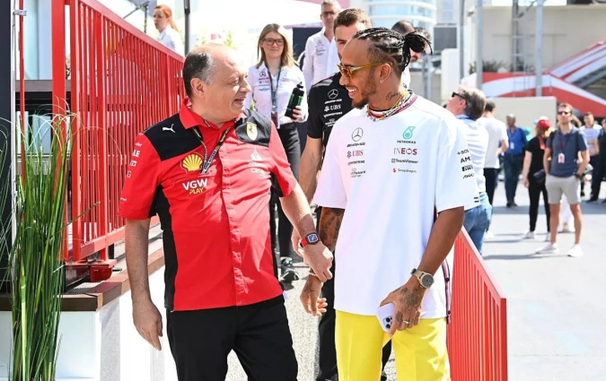 Scuderia Ferrari και Lewis Hamilton φαίνεται πως έχουν δώσει τα χέρια, με τον Βρετανό να οδεύει προς Maranello από τη σεζόν 2025 σε μία εξέλιξη-βόμβα Scuderia Ferrari-Lewis Hamilton