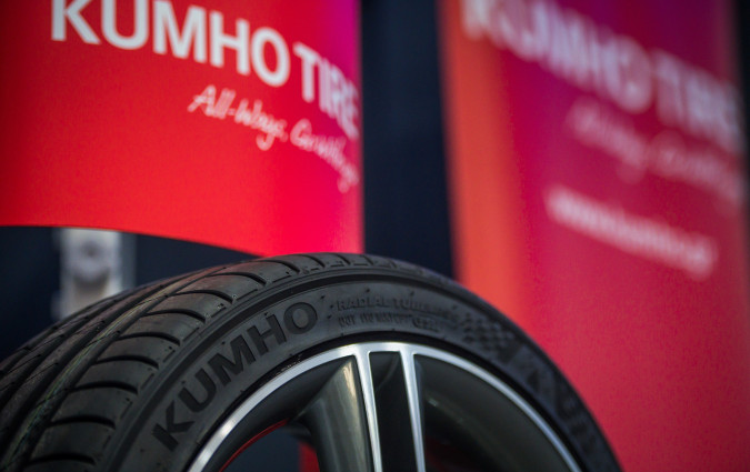 Τα λάστιχα της Kumho προσφέρουν κορυφαία εμπειρία, πολύ καλό χειρισμό στις υψηλές ταχύτητες και ασφάλεια στο φρενάρισμα και στις στροφές. Kumho