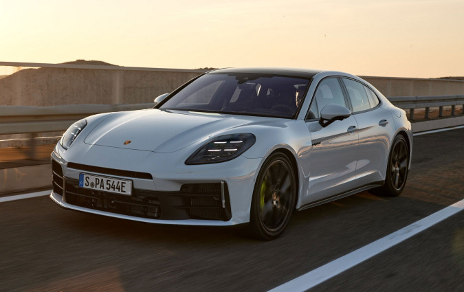 H Porsche Panamera απέκτησε δύο νέες PHEV εκδόσεις, με έμφαση στην αποδοτικότητα και την οδηγική απόλαυση Porsche Panamera