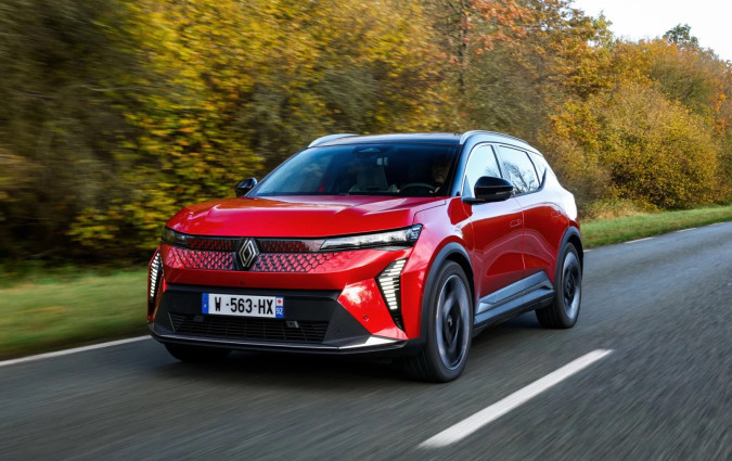 Πολλοί περίμεναν ότι η νίκη θα κατέληγε σε αμιγώς ηλεκτρικό μοντέλο, κάτι που όντως συνέβη με το Renault Scénic E-Tech. Renault Scénic E-Tech